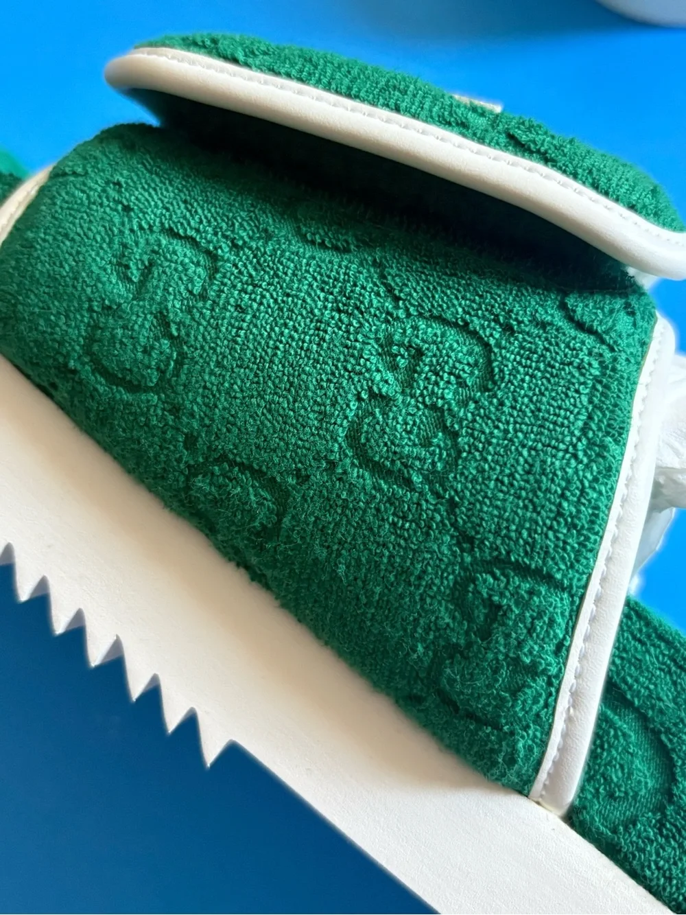 💟 Men’s Gucci x Adidas Green Suede Slide Sandals with White Trim size 8